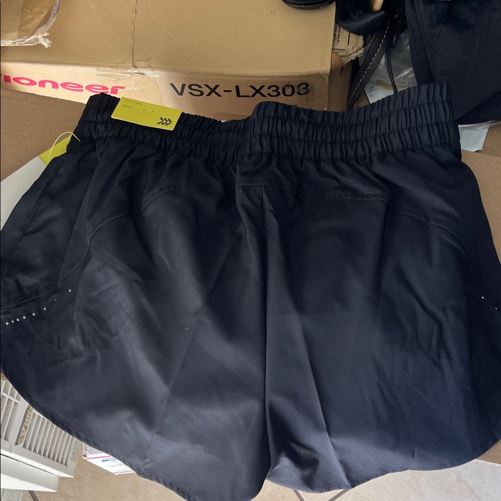 All in Motion Women's Woven Mid-Rise Run Shorts 3" - Picture 4 of 8